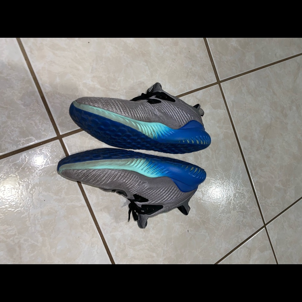 Adidas shoes - Picture 4 of 5